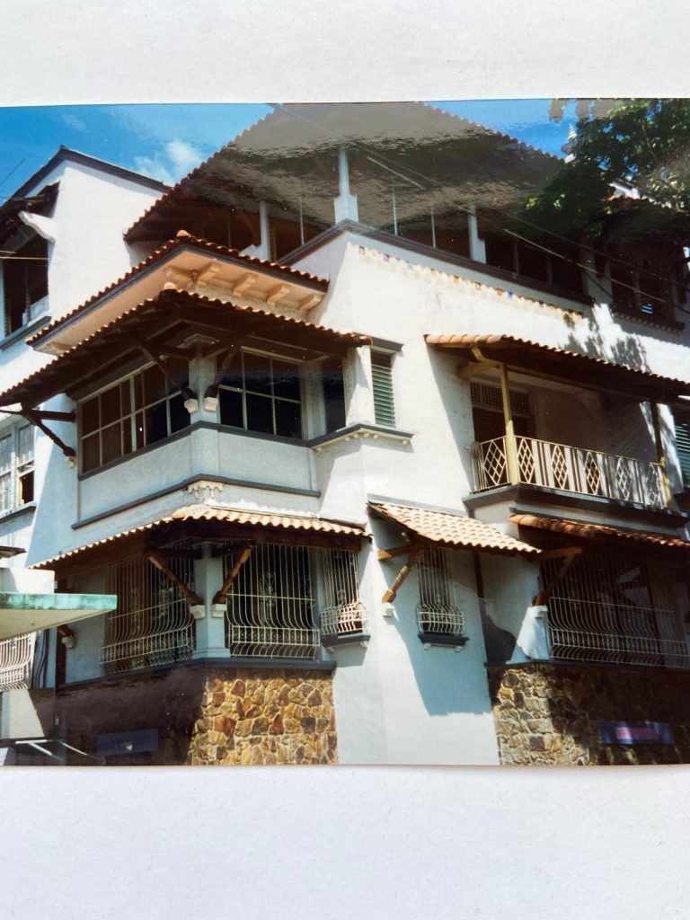 Edificio Colonial sito en Avda Justo Arosemena / Calle 39 Este.